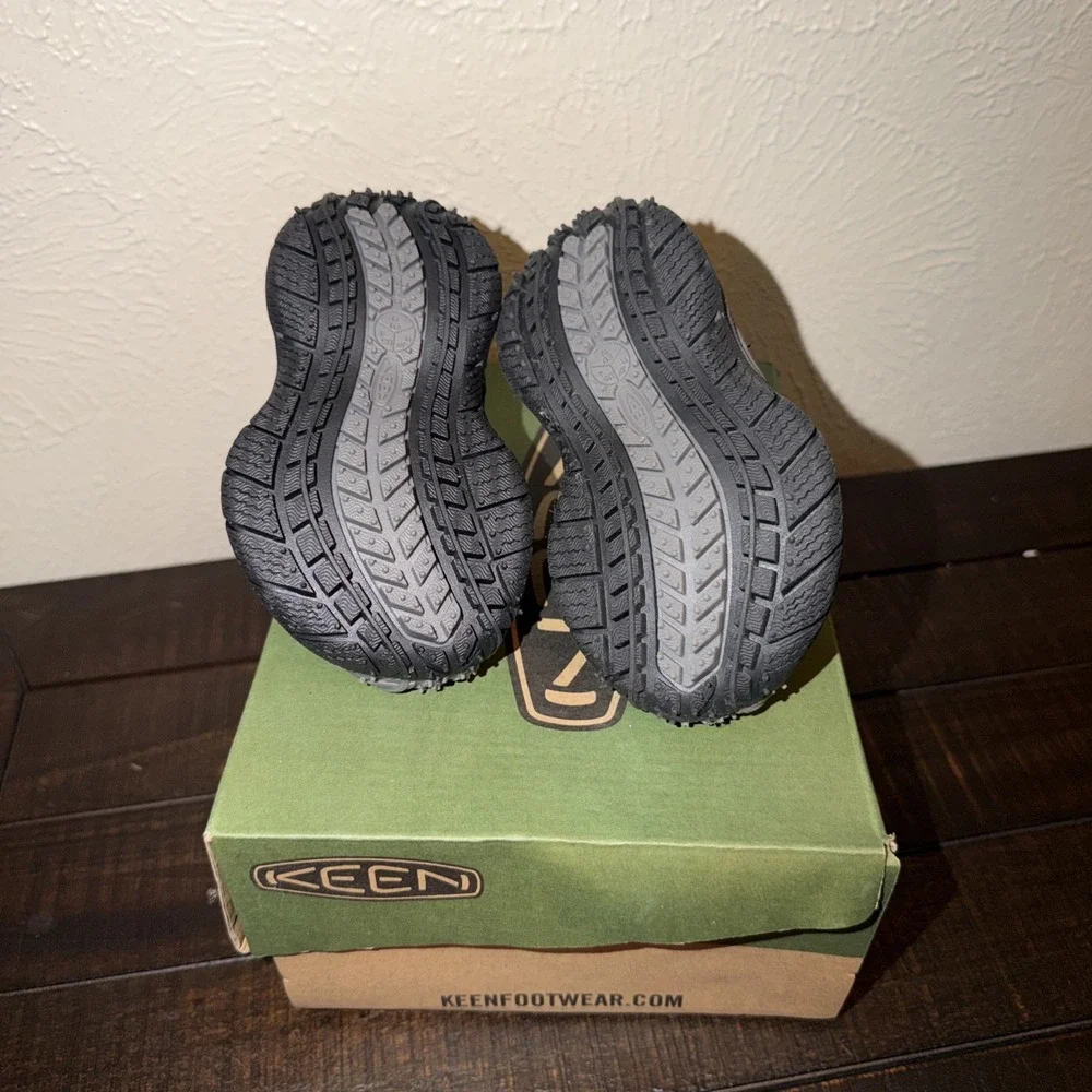 KEEN Speed Hound Unisex Toddler Sneaker Black/Gray Camo Hook & Loop US 4